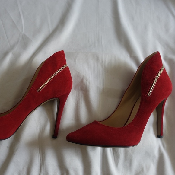 Nine West Felycia Pump with Zipper Detail - Picture 3 of 4